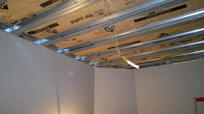 Procéder à l'isolation acoustique du plafond